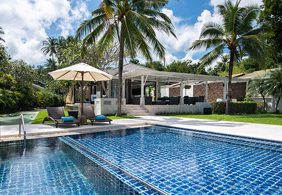 Villa Chi - Pool and outdoor dining